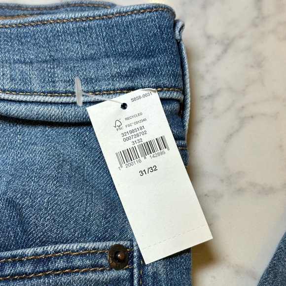 NWT Gap Factory Men’s Slim Soft Wear Jeans Mid Rise Medium Wash Size 31x32 - Picture 2 of 5